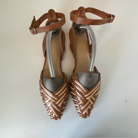 Pilcro Anthropologie Woven Leather Huarache Sandals - Tan & Ivory - Size 7M - Picture 5 of 10